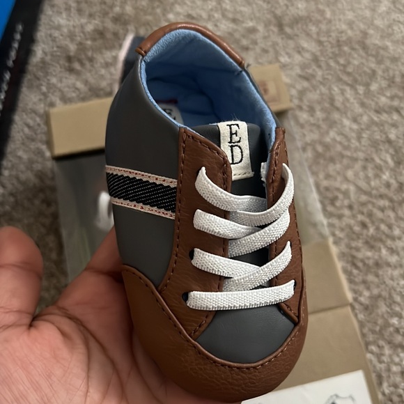 Ellen degenere infant shoes size 3m (6-9 months) . Smoke pearl/ dark honey color - Picture 3 of 3